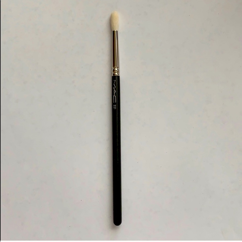 MAC Cosmetics # 221 Natural Eye Brush
